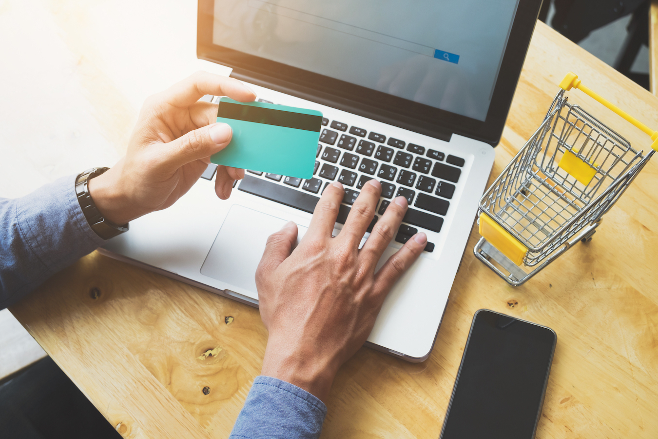 Being aware and applying the eCommerce shipping best practices is one of the main pillars for a successful eCommerce strategy!